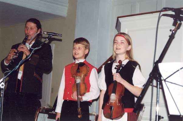 2003 год. Выступление в школе